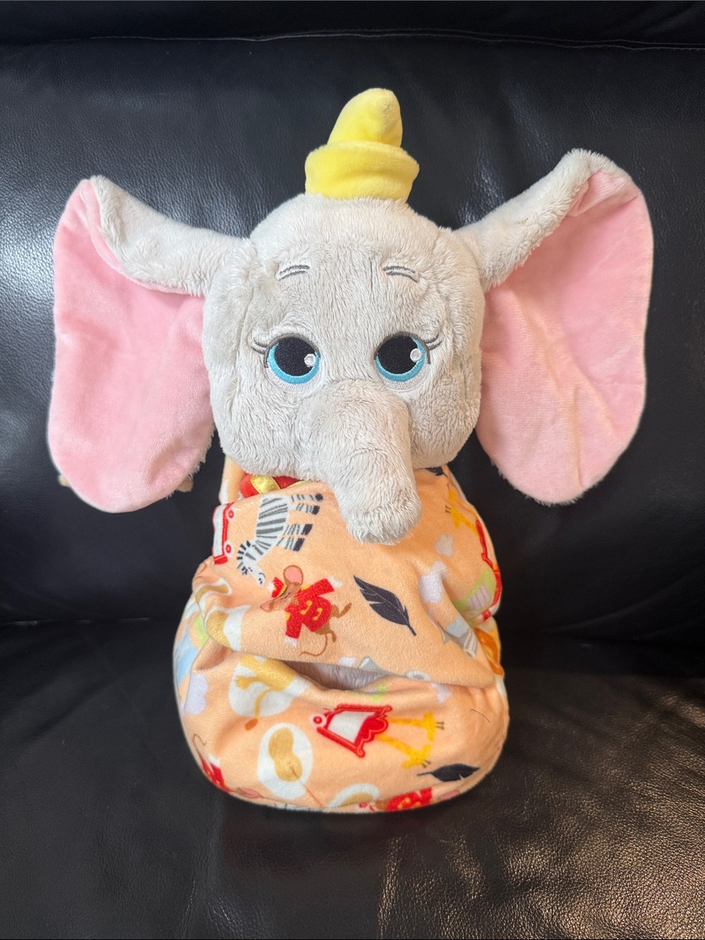 Plush Dumbo Disney baby with blanket